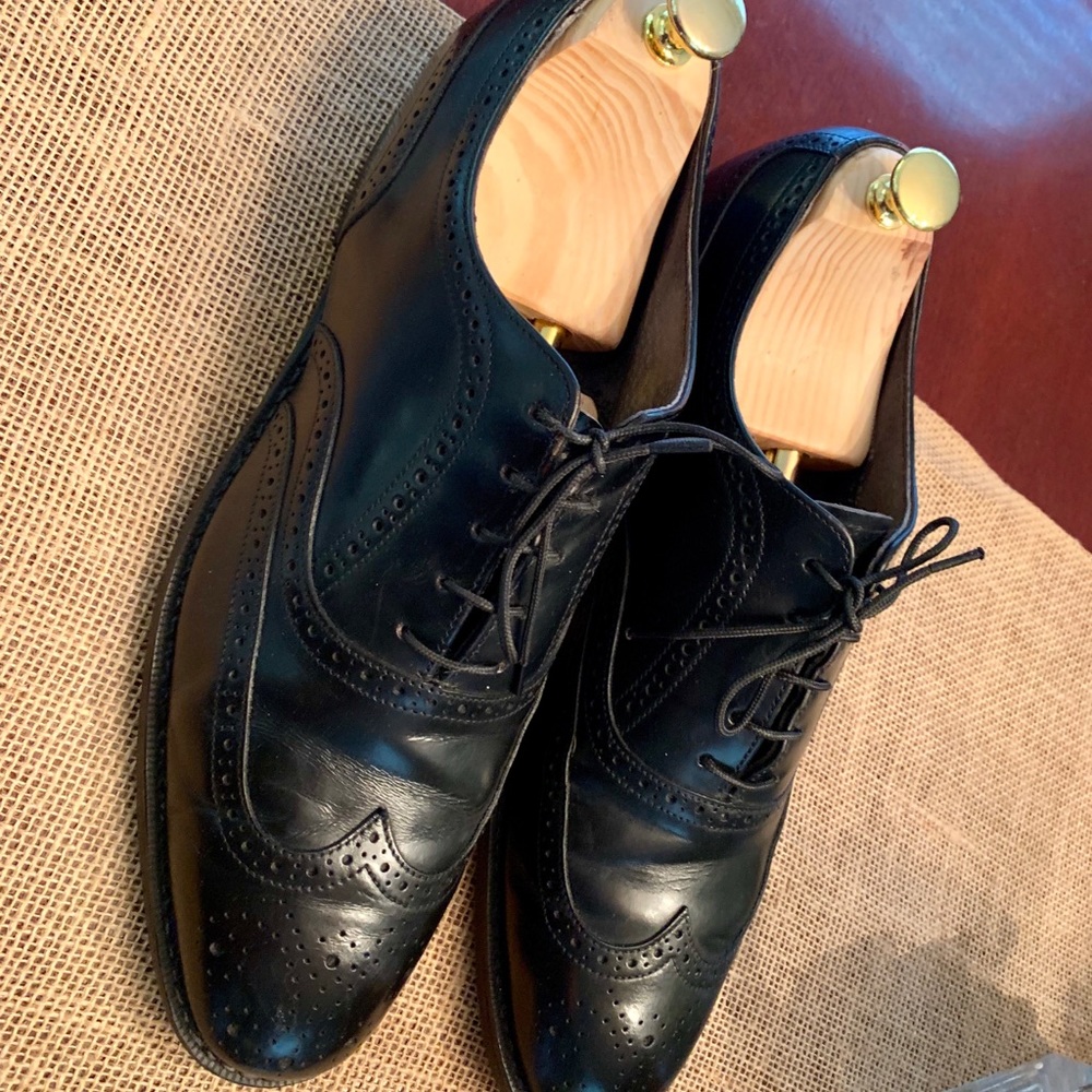 Bostonian men’s wingtip oxfords size 11D/B